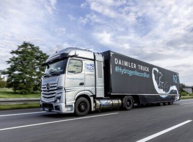 Daimler Truck produz frota de caminhões Mercedes-Benz GenH2 para testes em clientes