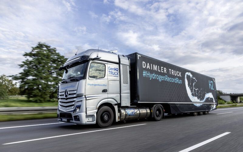 Daimler Truck produz frota de caminhões Mercedes-Benz GenH2 para testes em clientes