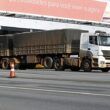 Planeta Responde: Porque alguns pneus do caminhão não tocam o chão?