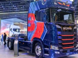 Scania V8 The Legend: Quem é o dono de um dos caminhões mais tops da Fenatran?