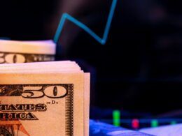 dolar dispara investidores atentos ao bce e dados economicos dos