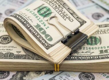 dolar dispara o que significa para o seu bolso a