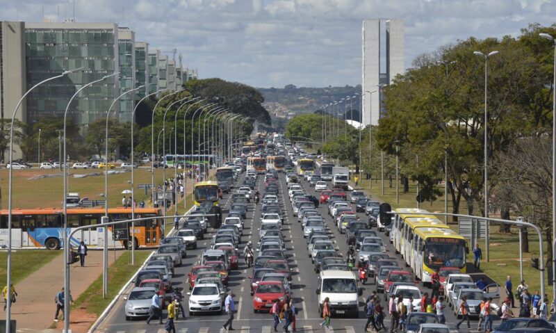 Emissões de transportes devem cair 10% até 2034 com uso de biocombustíveis, prevê EPE.