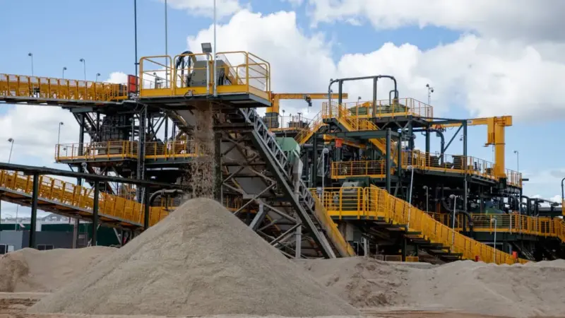 Especialistas defendem política pública para financiar projetos de minerais críticos no Brasil.