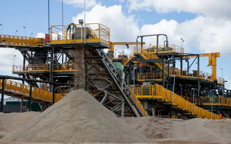 Especialistas defendem política pública para financiar projetos de minerais críticos no Brasil.