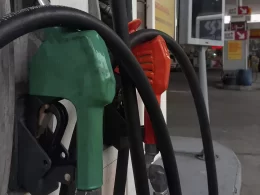 Etanol é mais competitivo que gasolina em 5 estados, revela levantamento da ANP sobre preços em todo o Brasil.