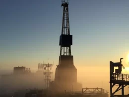 EUA: Estoques de petróleo têm queda de 2,79 milhões de barris, informa Departamento de Energia.