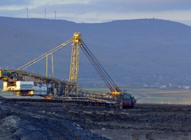 Expansão do carvão ameaça metas climáticas, expõe estudo.