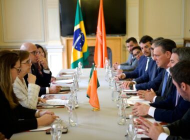 Fávaro propõe regionalização para fortalecer a resposta a crises sanitárias na OMSA e melhorar a saúde global.