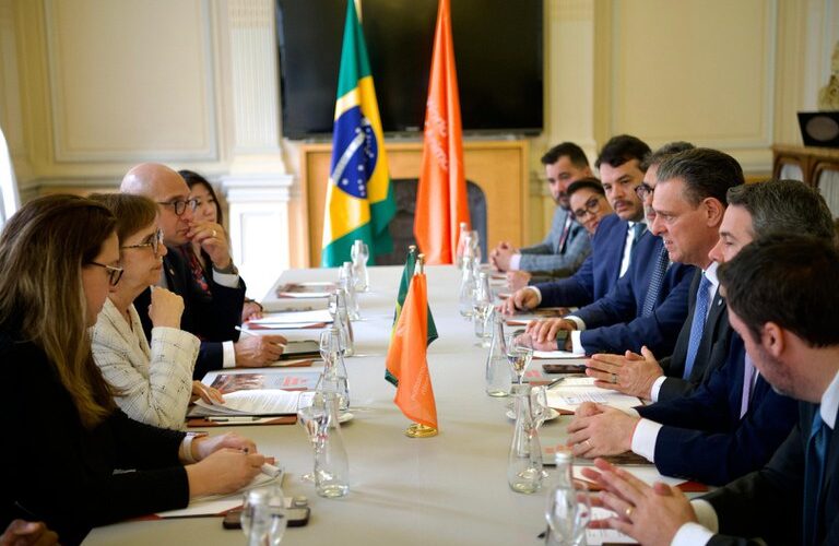 Fávaro propõe regionalização para fortalecer a resposta a crises sanitárias na OMSA e melhorar a saúde global.