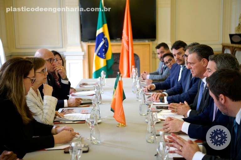 Fávaro propõe regionalização para fortalecer a resposta a crises sanitárias na OMSA e melhorar a saúde global.