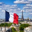 França critica acordo UE-EUA, enquanto outros países da UE buscam estratégias para evitar a submissão comercial.