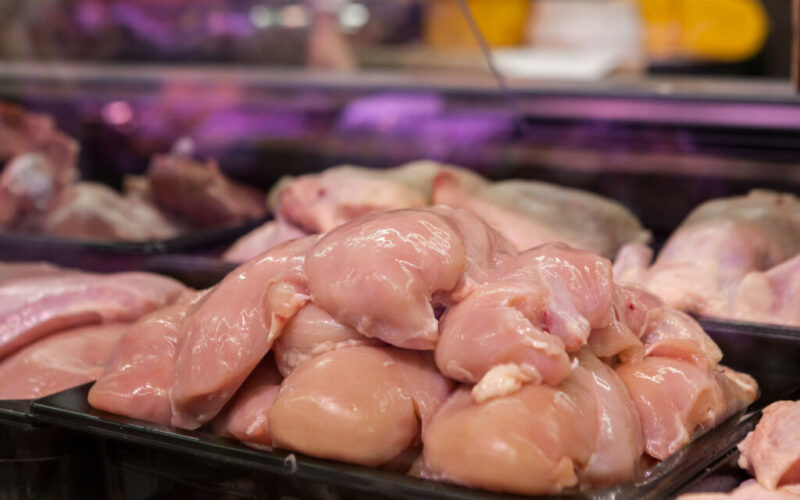 frango a alternativa saborosa e economica para os argentinos diante