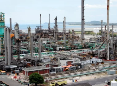Gasolina fica mais barata, e diesel sobe, na Refinaria de Mataripe a partir desta quinta