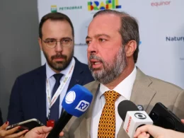 Governo adia decisão sobre gás e prevê consulta pública sobre regras fiscais.