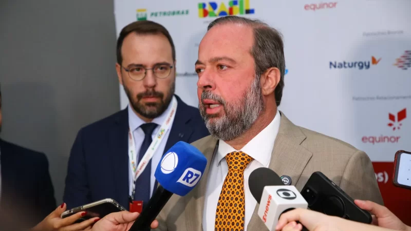 Governo adia decisão sobre gás e prevê consulta pública sobre regras fiscais.