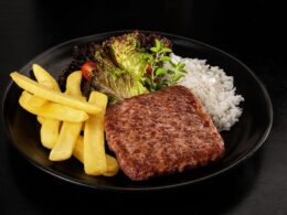 Hambúrguer quadrado desafia padrões e propõe nova forma de consumo da proteína no Dia do Hambúrguer 17 hamburguer quadrado desafia padroes e propoe nova forma de consumo