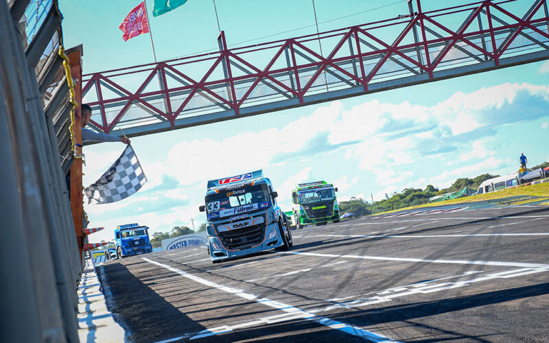 Joãozinho Santa Helena e Bruno Manica vencem o troféu Speedmax em Rivera