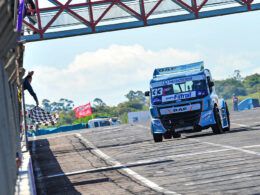 Joãozinho Santa Helena ganha a prova extra da Fórmula Truck em Rivera
