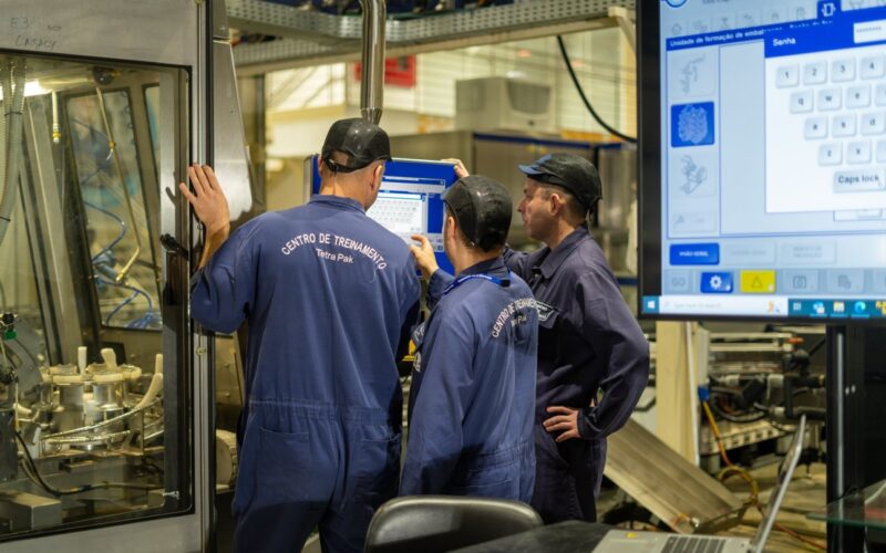 industria em outubro confianca ameacada e economia em alerta revela