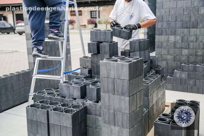 inovacoes sustentaveis tijolos e embalagens revolucionam com plastico reciclado e