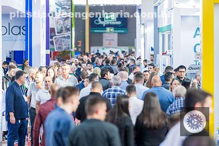 Corredor movimentado da Interplast 2024