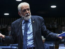 Jaques Wagner: EUA perto de iniciar cobrança de tarifas, diz governo. 21 Jaques Wagner: EUA perto de iniciar cobrança de tarifas, diz governo.