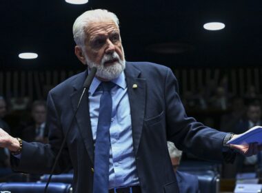 Jaques Wagner: EUA perto de iniciar cobrança de tarifas, diz governo.