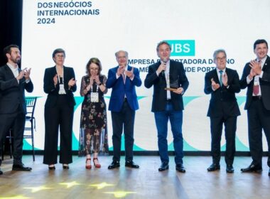 jbs e reconhecida como 'empresa exportadora do ano pela apex