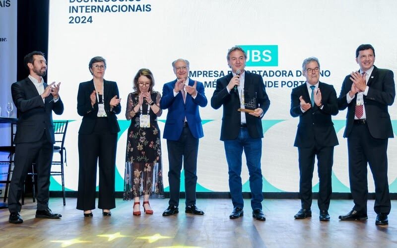 jbs e reconhecida como 'empresa exportadora do ano pela apex