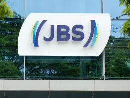 jbs registra r 29 bi em lucros com aves e