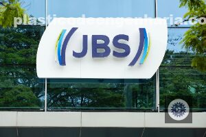 jbs registra r 29 bi em lucros com aves e