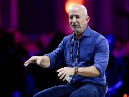 jeff bezos diz que ha bolha na ia mas ve