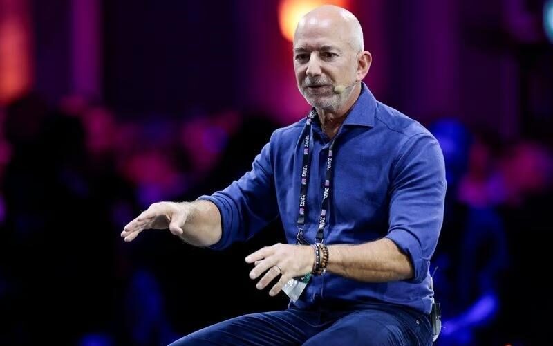 jeff bezos diz que ha bolha na ia mas ve