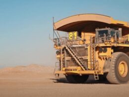Komatsu entrega 700º caminhão autônomo para operação nas mineradoras