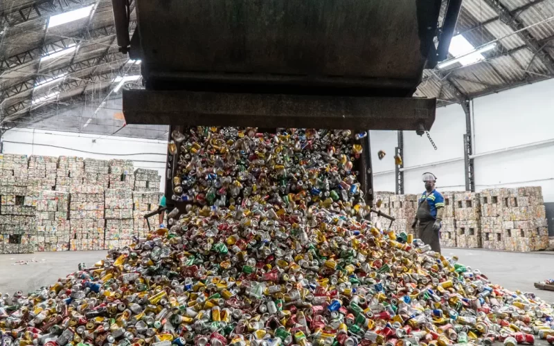 laboratorio em manaus triplica reciclagem e promove educacao ambiental com.webp