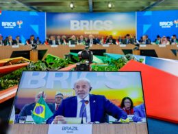 Lula critica Otan e AIEA e faz aceno a Rússia e Irã. 20 Lula critica Otan e AIEA e faz aceno a Rússia e Irã.