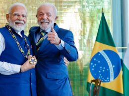 Lula e Modi conversam sobre tarifas dos EUA e ampliação de parceria em energia. 15 Lula e Modi conversam sobre tarifas dos EUA e ampliação de parceria em energia.