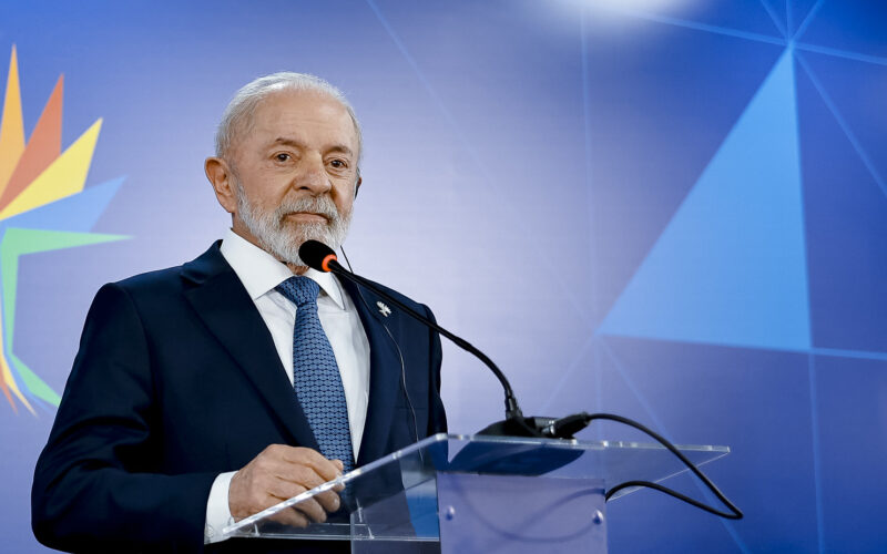 Lula propõe lei de reciprocidade no agro em resposta a Trump; Frente Parlamentar do Agropecuária pede cautela.
