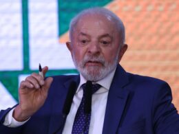 Lula quer tirar R$ 9,5 bi de medidas anti-tarifaço da meta fiscal 24 Lula quer tirar R$ 9,5 bi de medidas anti-tarifaço da meta fiscal