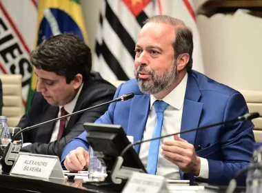 Ministro de Minas e Energia pede corte de gastos no governo federal.
