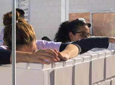 moradia sustentavel projeto transforma residuos plasticos em carvao e bio oleo