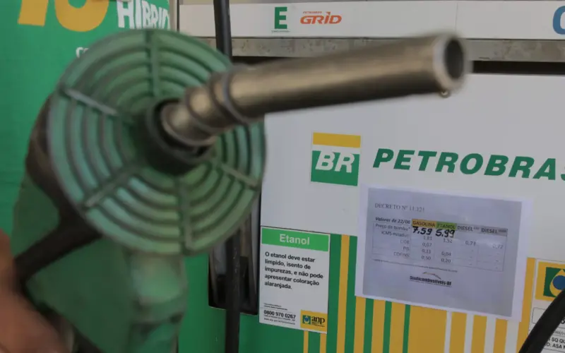 Nova tributação dos combustíveis muda alíquotas e composição do preço na bomba