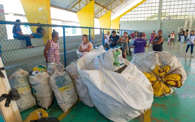 novo bioplastico arrecadacao de plastico e caixa de som de.webp