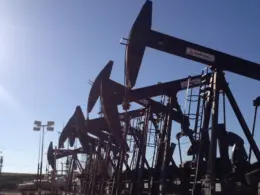 Opep+ eleva produção de petróleo em 548 mil barris por dia a partir de agosto.
