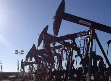 Opep+ eleva produção de petróleo em 548 mil barris por dia a partir de agosto.