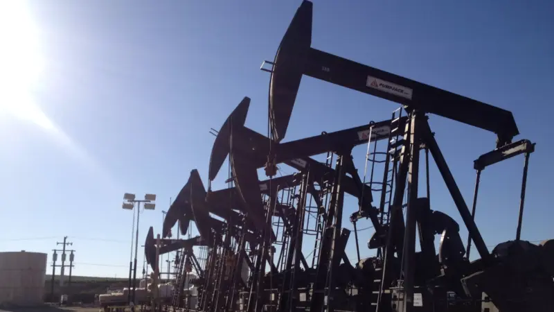 Opep+ eleva produção de petróleo em 548 mil barris por dia a partir de agosto.