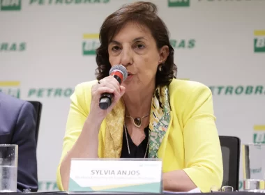 Petrobras reduz capacidade de produção em Búzios de 12 para 180 mil barris por dia, diz diretora da empresa