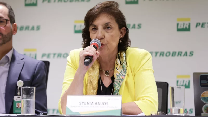 Petrobras reduz capacidade de produção em Búzios de 12 para 180 mil barris por dia, diz diretora da empresa