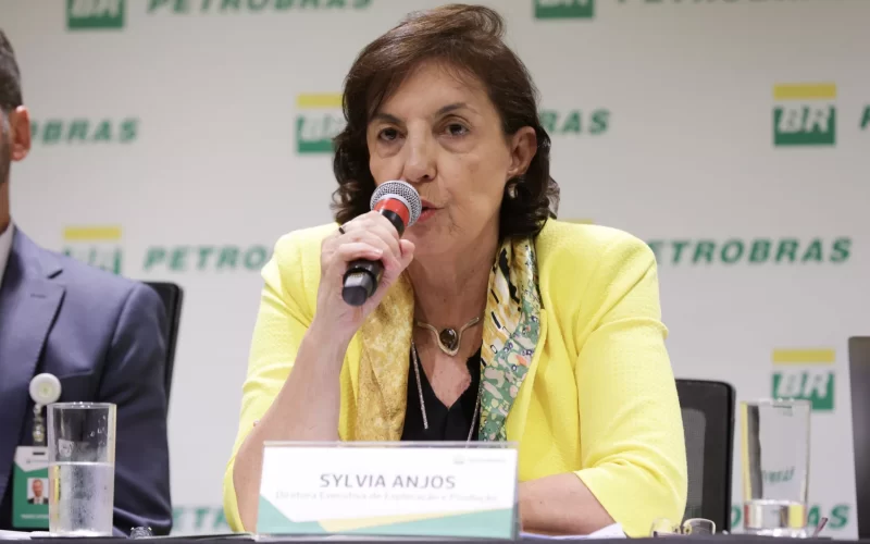Petrobras reduz capacidade de produção em Búzios de 12 para 180 mil barris por dia, diz diretora da empresa